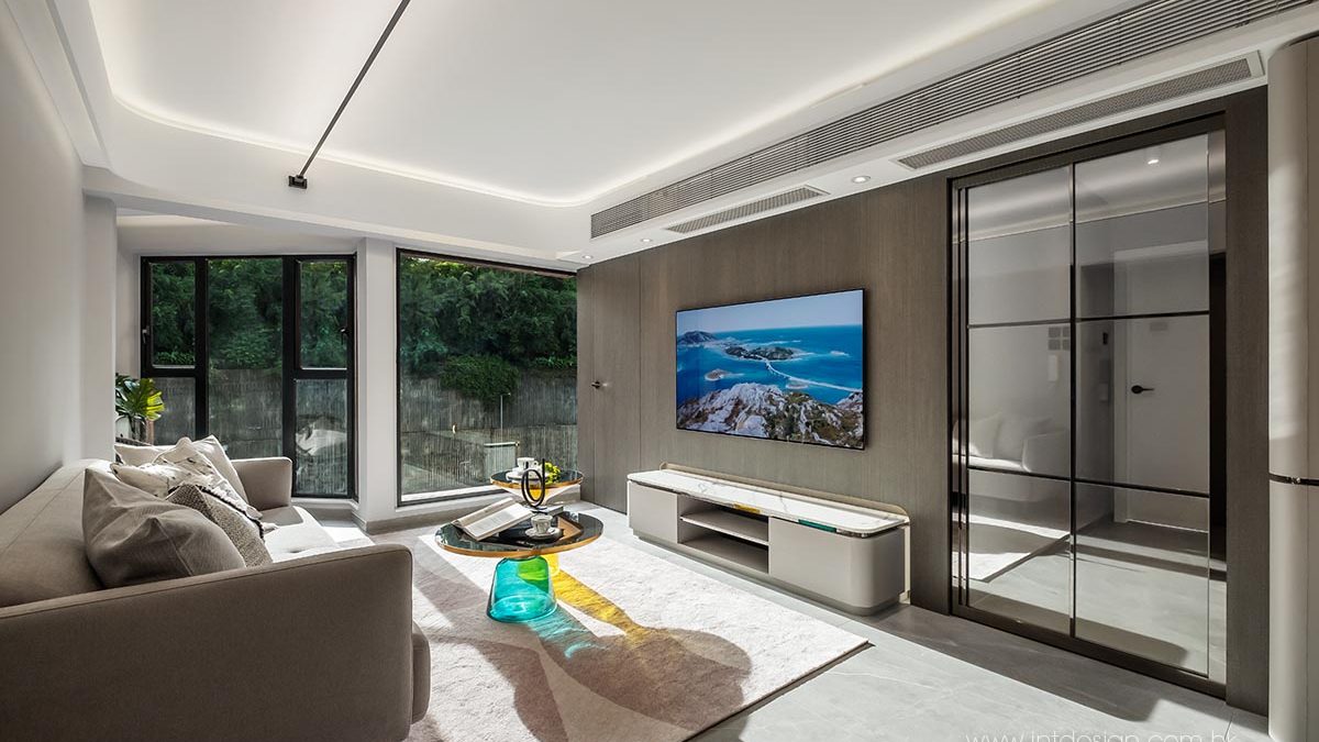 Regal Court's Living Room Interior Design